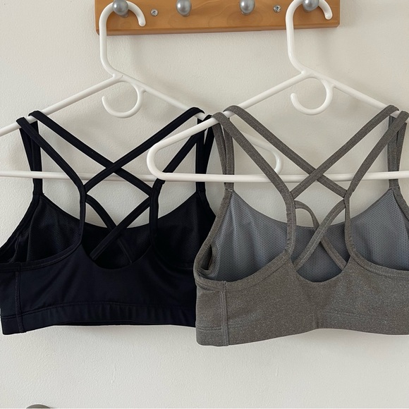 Nike dri-fit sports bra (size M) (bundle of 2) - Picture 3 of 3